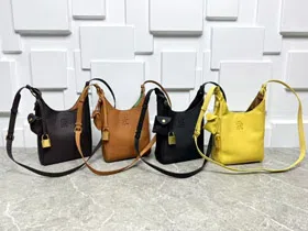 Miu Miu New Collection Simple and Versatile Crossbody Bag-5815  